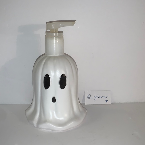 Ghost Shaped 👻 Warm Vanilla Sugar Deep Cleansing Hand Soap - Picture 2 of 8